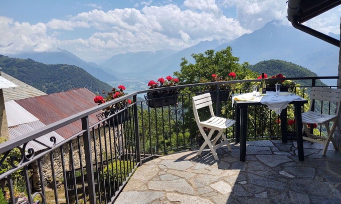Peglio Apartment | Beautiful apartment for 7 people with WIFI, TV, patio and pets allowed