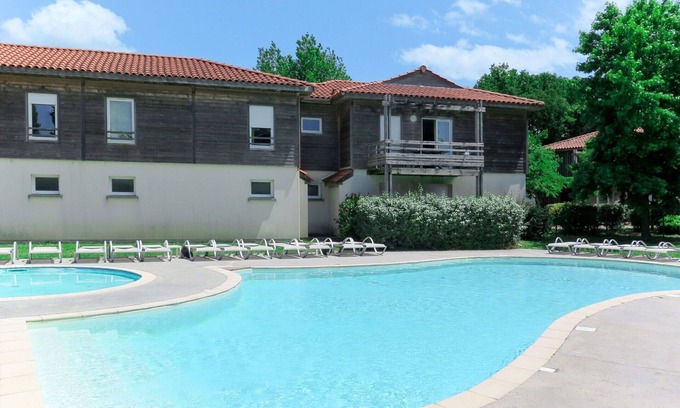Aureilhan Apartment | Beautiful apartment for 4 people with pool, WIFI, TV, terrace, pets allowed and parking