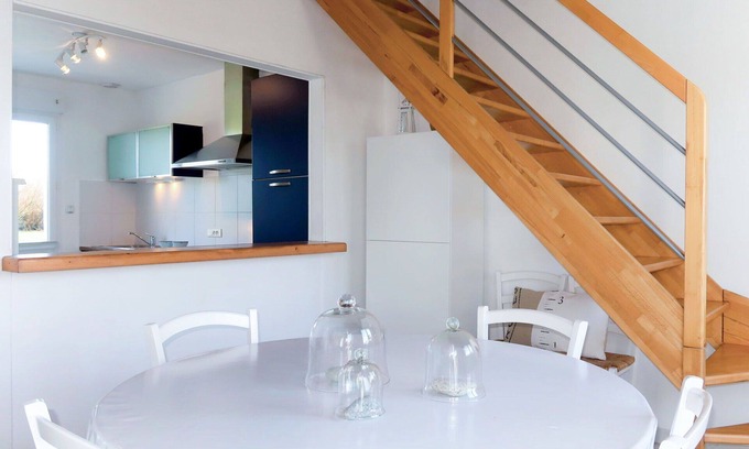 Plozevet House | Beautiful apartment in villa for 6 people with TV, terrace, pets allowed and parking