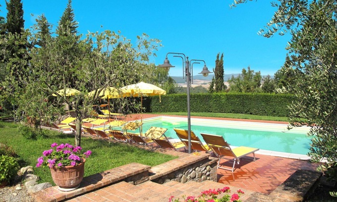 Lajatico Villa | Beautiful apartment in villa for 2 guests with pool, WIFI, TV and patio