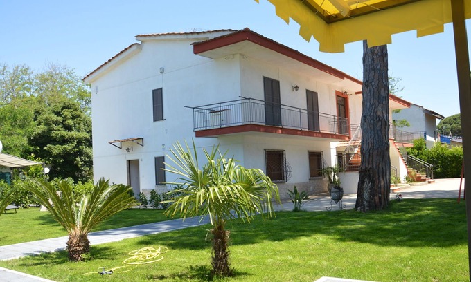 Paestum Apartment | Beautiful apartment in residence 200m from the sea surrounded by greenery