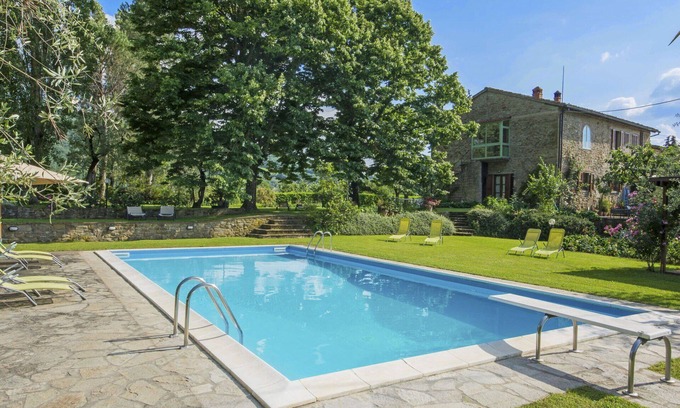 Rufina Villa | Beautiful apartment in villa for 4 guests with pool, WIFI, terrace, pets allowed and parking