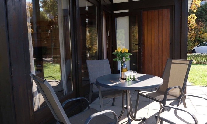Machtlos House | Beautiful apartment in villa for 4 people with pool, TV, terrace, pets allowed and parking
