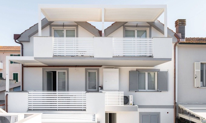 Follonica Apartment | Beautiful apartment for 6 people with WIFI, A/C, TV, terrace and pets allowed