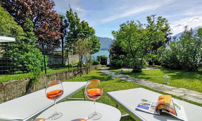 Gera Lario Apartment | Beautiful apartment for 4 people with WIFI, TV, patio, pets allowed and parking