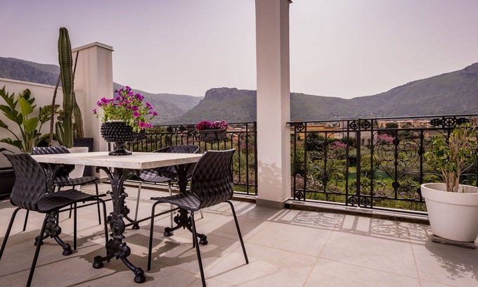 Terrasini Apartment | Beautiful apartment for 4 people with WIFI, A/C, TV and terrace