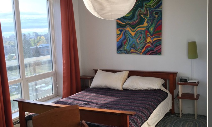 Connaught Apartment | Beautiful Apartment near 17th Avenue