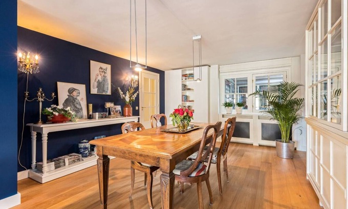 Grachtengordel-West Apartment | Beautiful apartment at one of the most desirable locations on the famous Prinsengracht.