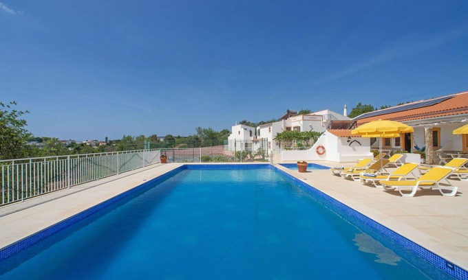 Mem Moniz House | Beautiful apartment in villa for 3 people with A/C, pool, WIFI, TV and terrace
