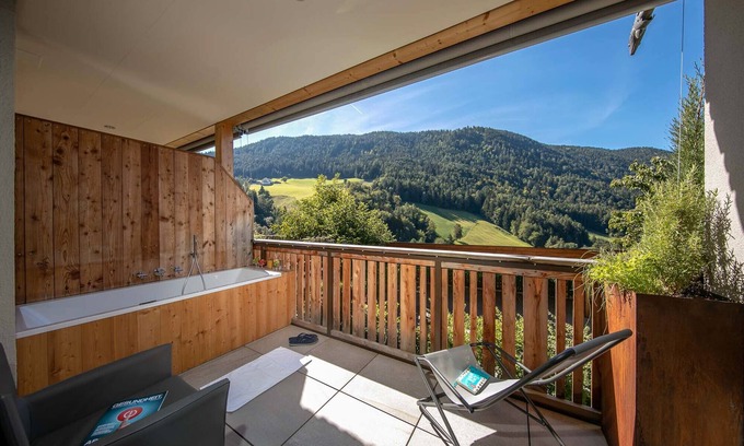 Collepietra Apartment | Beautiful Apartment “Sonnleiten Sonnenadler 1” with Mountain View