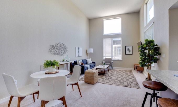 Midtown Apartment | Beautiful Apartment