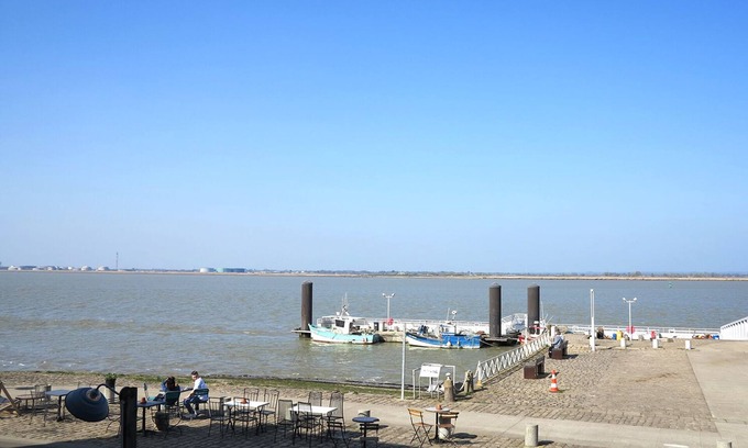 Paimboeuf Apartment | Beautiful apartment with direct view of the Loire