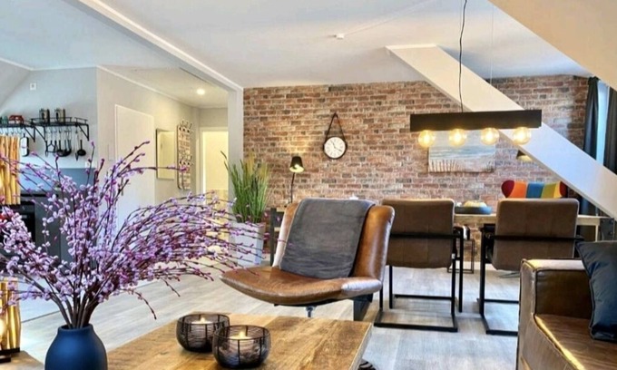 Itzehoe Apartment | Beautiful attic apartment "St. Peter-Ording" in the heart of Itzehoe