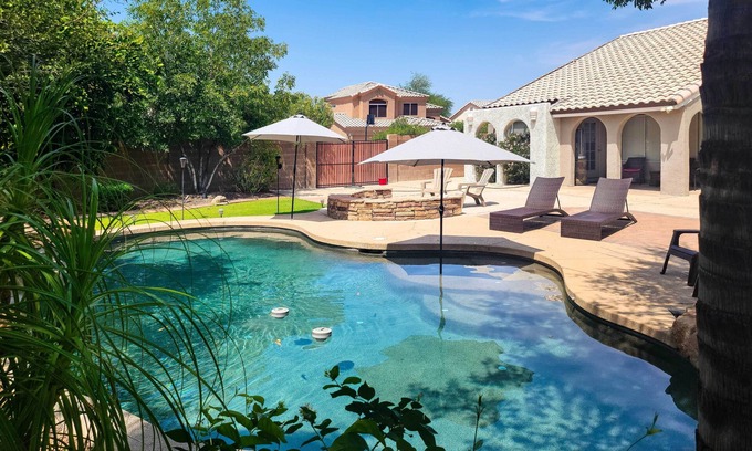 Mountain Crest House | Beautiful Backyard: Comfortable Phoenix Getaway!