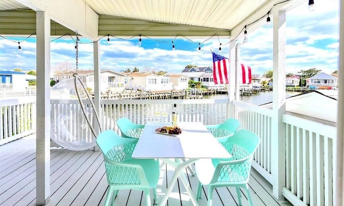 Montego Bay House | Beautiful Bay Views * 2 Kayaks To Explore The Bay * Private Dock For Your Boat!