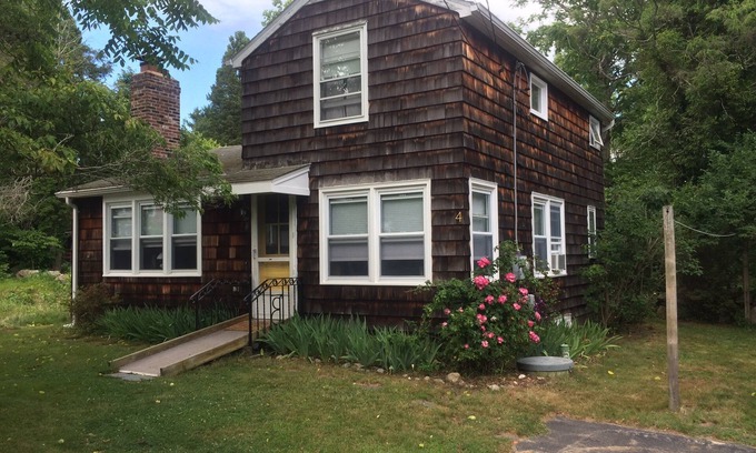 Waterford Cottage | Beautiful Beach and Cozy Cottage for Off-Season Beach Getaway. Discounted Rates!