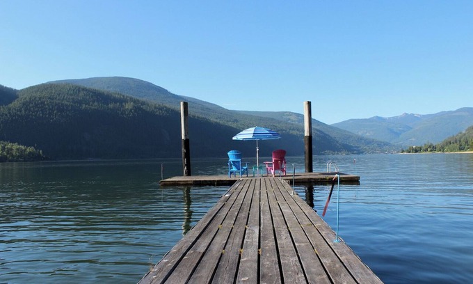 Nelson Cabin | Beautiful Beach front cottage near Nelson, BC