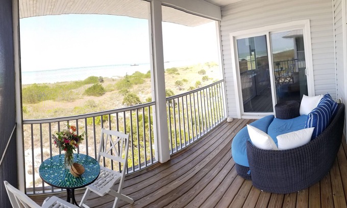 Palm Island Villa | Beautiful Beach Front Condo Impressive View Only Steps to the Beach! GV3922