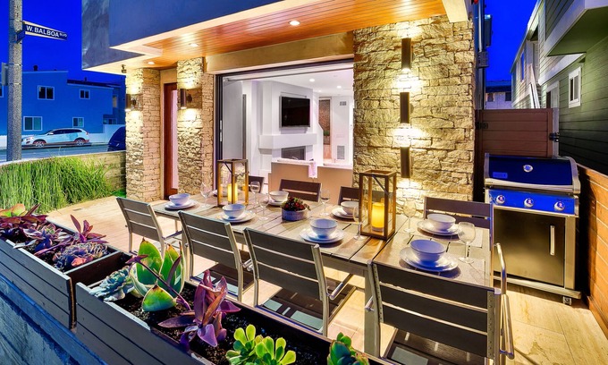 West Newport House | Beautiful Beach Home, Rooftop Hot Tub w/ Amazing Views - Steps to Sand
