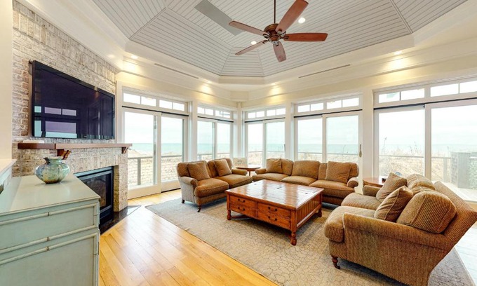 Wellfleet House | Beautiful Beachfront Five Bedroom Home