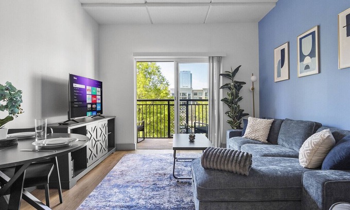 Charlotte Center City Apartment | Beautiful Blue | Spacious, Free Parking, View, Gym