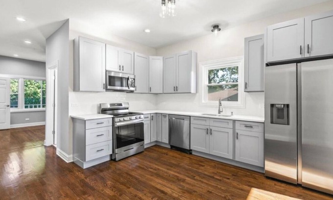 Maywood Apartment | Beautiful brand new apartment close to O’Hare