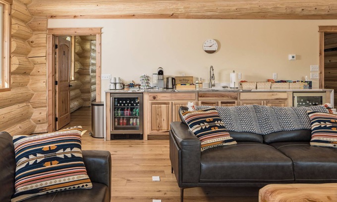 Glacier View Ski Chalet | Beautiful BRAND NEW 4 Bedroom Chalet at the Majestic Valley Wilderness Lodge