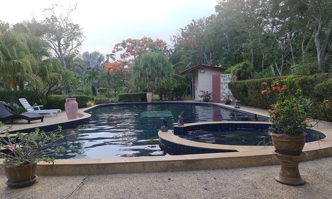 Cha-am House | Beautiful bungalow with shared outdoor pool and 2 km from the sandy beach