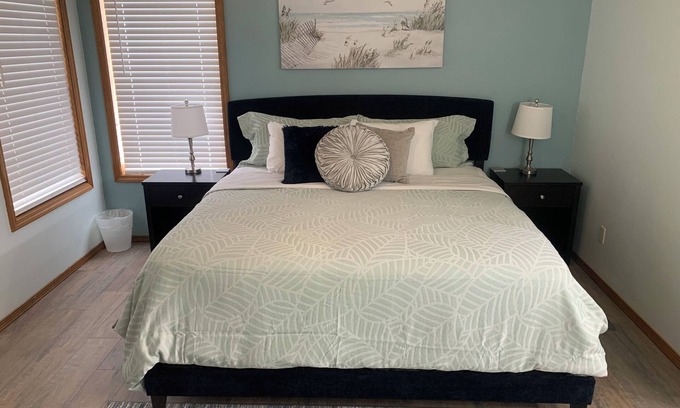 Burley House | Beautiful Burley Home Sweet Home! King Bed!