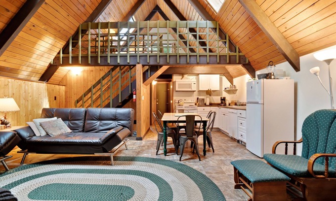 Baring Cabin | Beautiful cabin in the woods with river access & a private hot tub