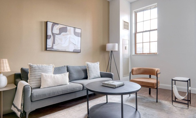 Central Square Apartment | Beautiful Central Square 2BR nr T, by Blueground