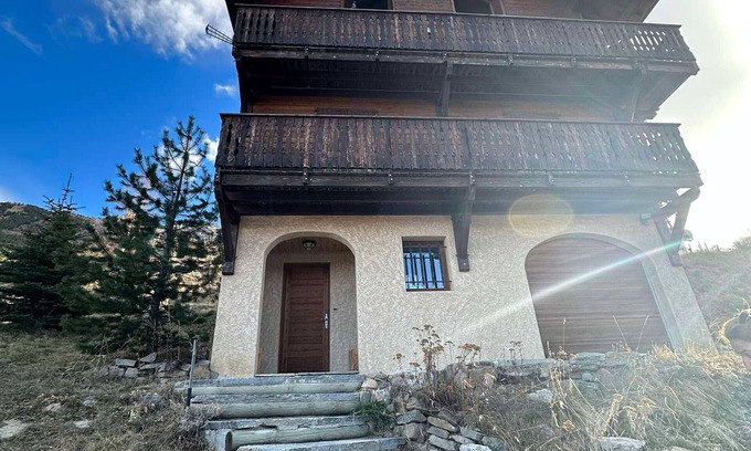 Vars Ski Chalet | Beautiful chalet with sauna and fireplace, near the slopes