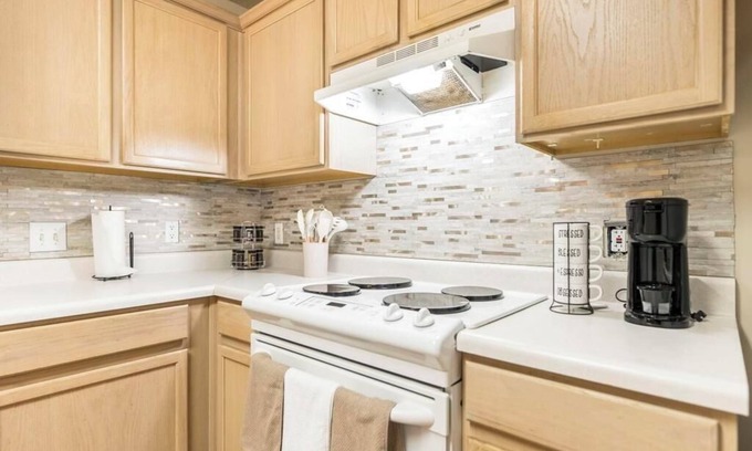Macon House | Beautiful, Chic and Cozy Pet-Friendly Home Conveniently Located to Everything!