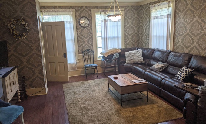 Wellsville House | Beautiful circa 1870's home 3 bedrooms with tvs, mini fridges, Roku/amazon tv