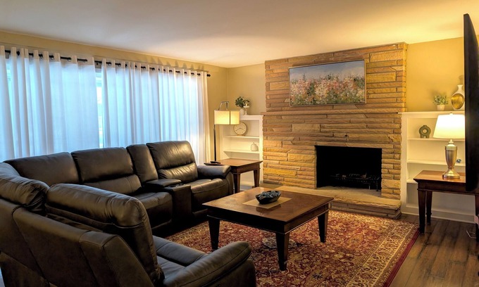 East Amherst House | Beautiful Clarence Home in Central Location