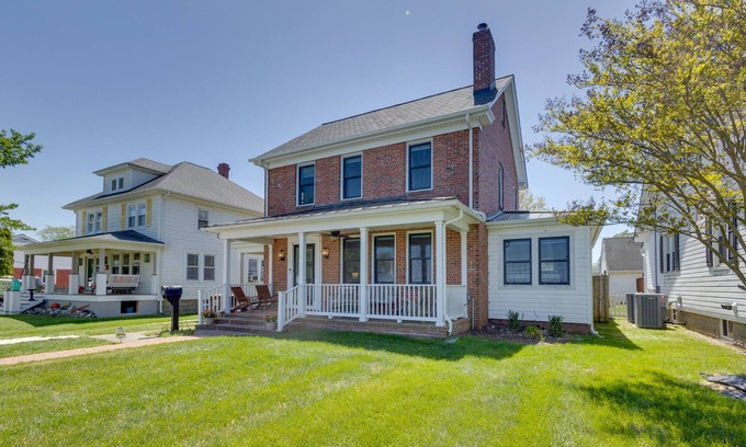 Cambridge House | Beautiful Colonial Home on the Choptank River