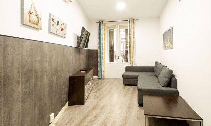 Malasana Apartment | Beautiful & Comfortable Apartment Gran Vía | A060
