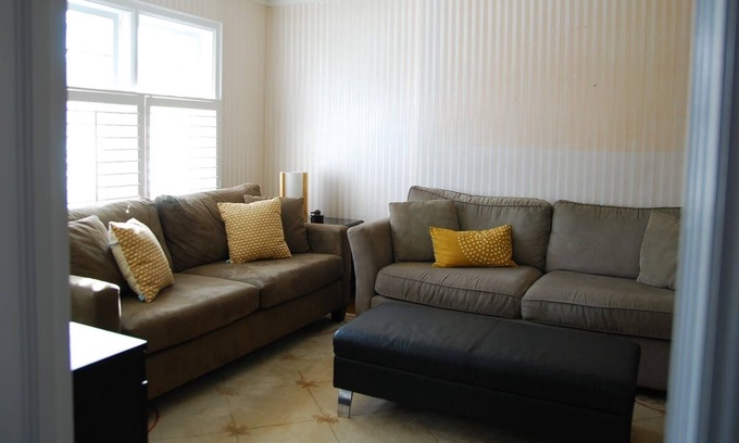 Delta House | Beautiful & Comfortable Private Room in Lovely Neighbourhood with All Amenities