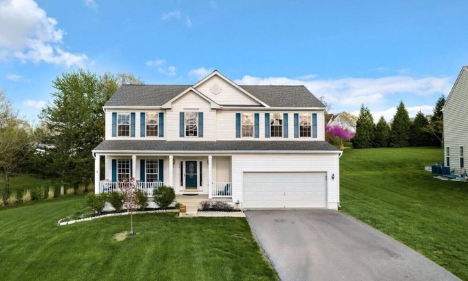 Woodstock House | Beautiful Comfortable House w/Fireplace