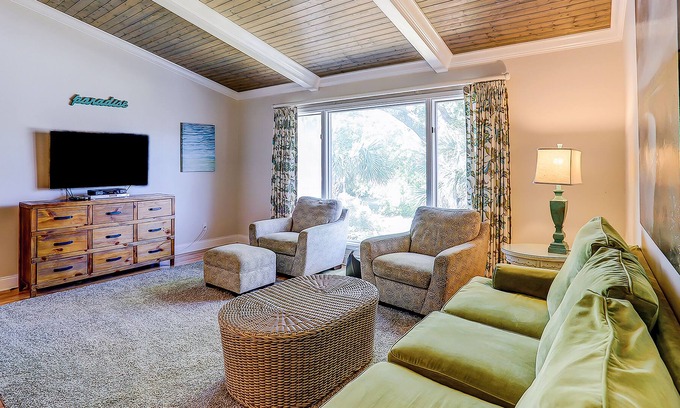 Isle of Palms Condo | Beautiful condo with beach access, pool, central AC, balcony, & W/D