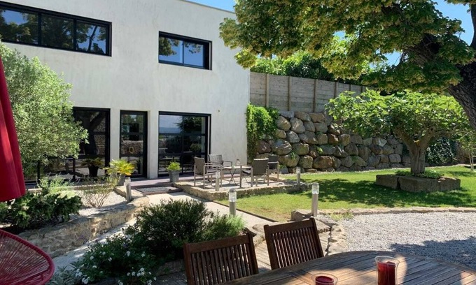 Villalbe House | BEAUTIFUL CONTEMPORARY HOUSE WITH SWIMMING POOL IN A QUIET LOCATION