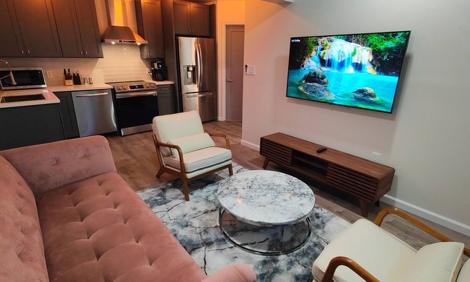Hercules Apartment | Beautiful Contemporary Home in Pinole Hills