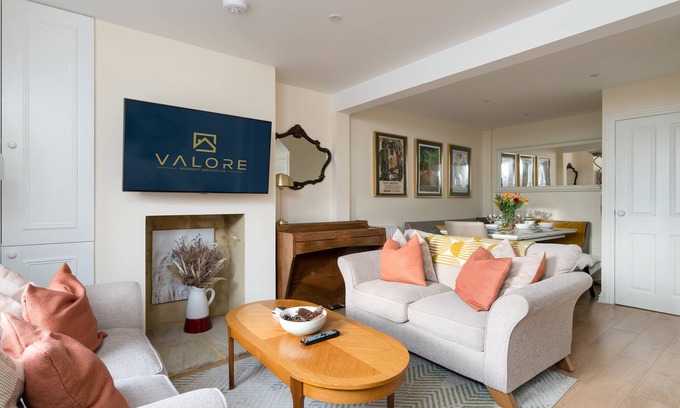 Milton Keynes House | Beautiful cottage style 3-bed, Free Parking, Wi-Fi