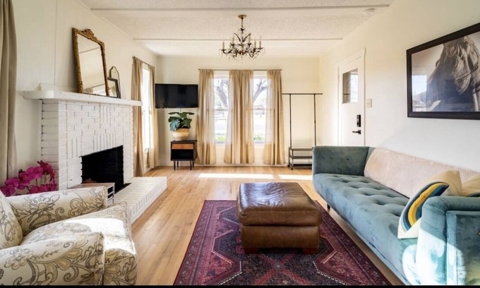 Cayuga House | Beautiful Cottage 3 bed Sleeps 6 Near Canton Trade Days Fishing Venues