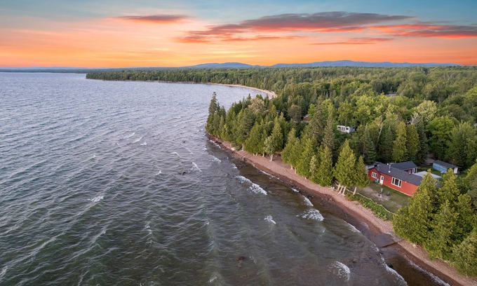 Algoma District Cottage | Beautiful Cottage on Lake Superior with Incredible Sunsets