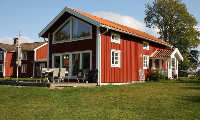 Vrigstad House | Beautiful cottage just 60 meters from the lake, Timber cottage