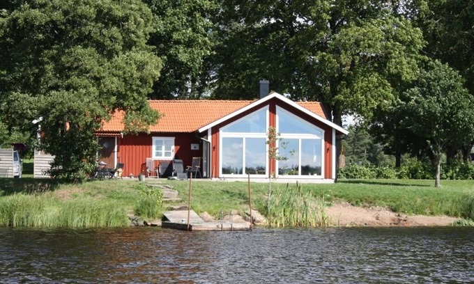 Vrigstad Cottage | Beautiful cottage just a few meters from the lake