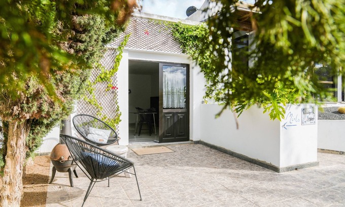 Nazaret House | Beautiful Cottage Mirlo with Terrace, Fragrant Garden & Wi-Fi