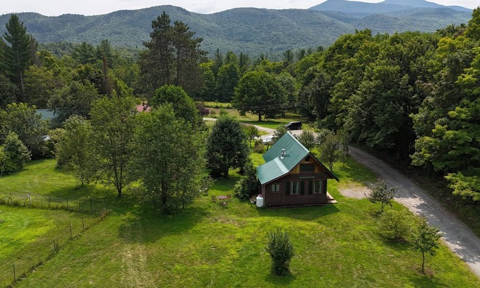 North River Cabin | Beautiful cottage on scenic Adirondack hobby farm