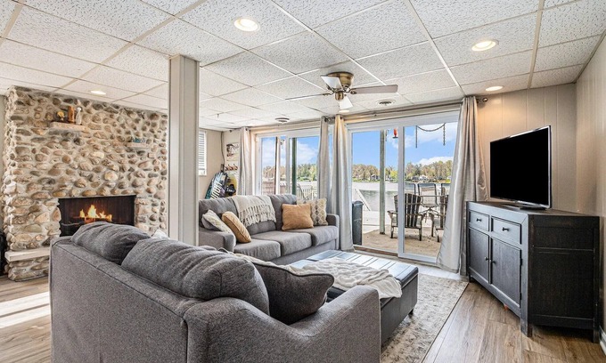 Sister Lakes Cottage | Beautiful Cottage on Big Crooked Lake Sister Lakes